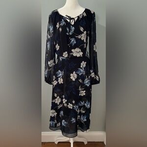 White House Black Market. Floral Long-Sleeve Midi Dress Size 6